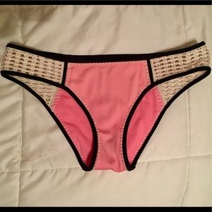 Triangle like bottoms